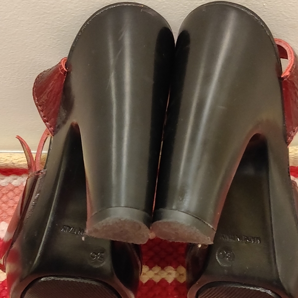 Shiny red platform heels size 6 - Picture 7 of 10